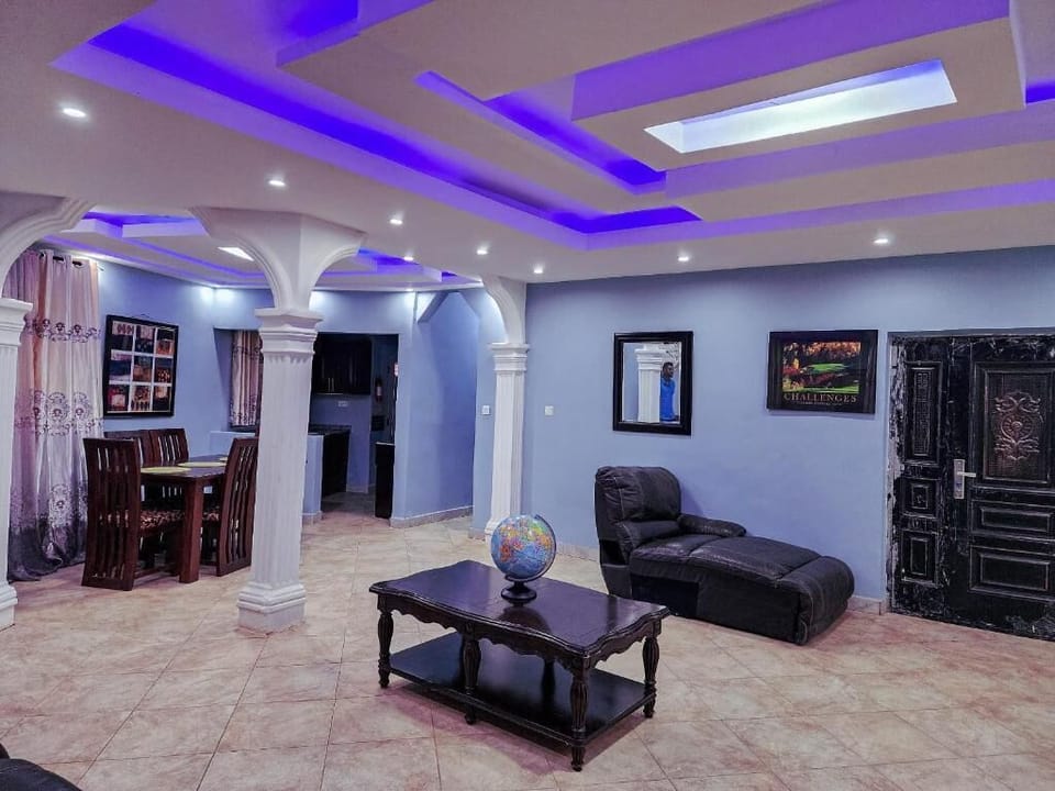 Classic Single Room, Balcony, Mountain View | Interior