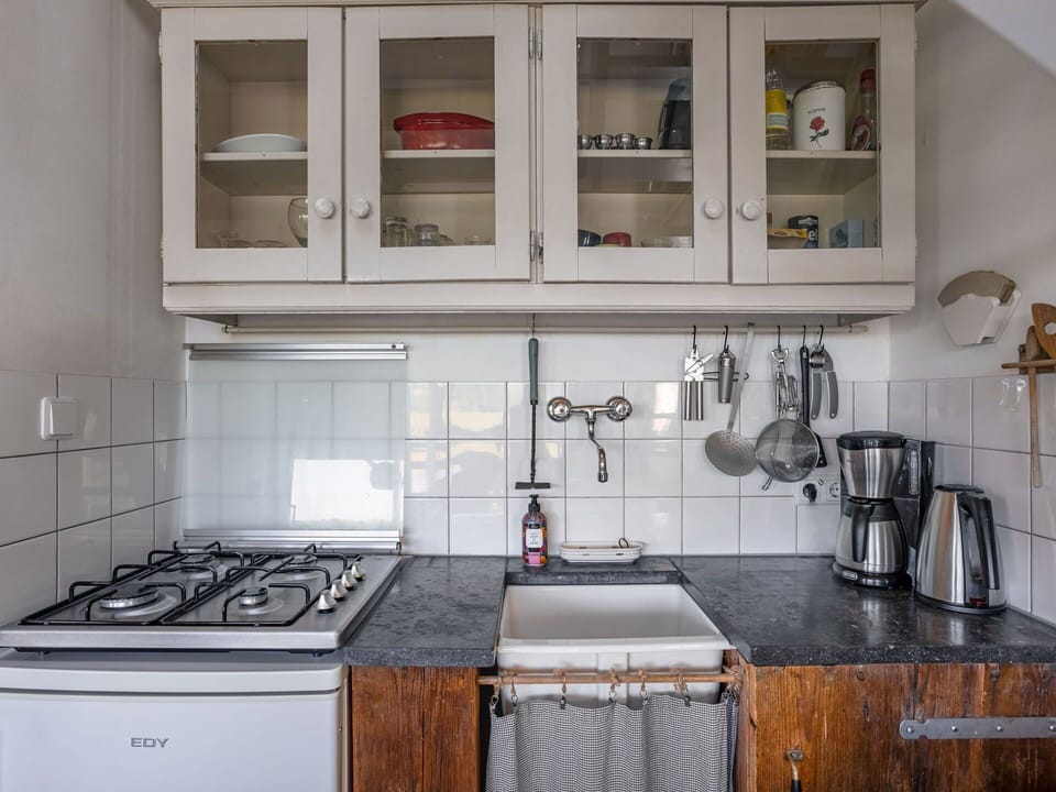 Cabinetry, Countertop, Kitchen Sink, Property, Sink, Furniture, Kitchen Stove, Tap, Gas Stove, Kitchen