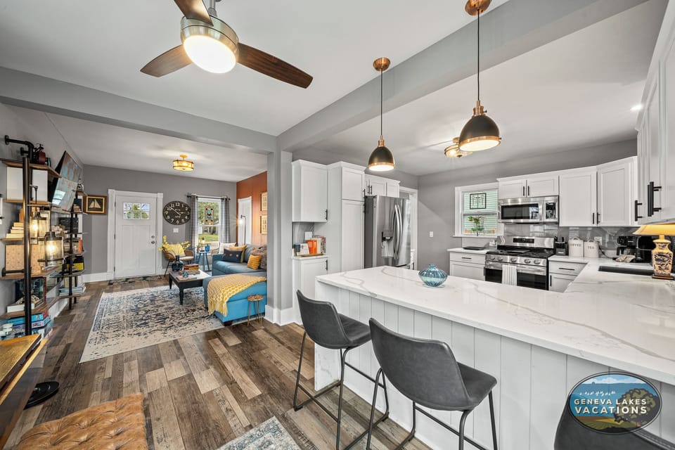 Kitchen breakfast bar