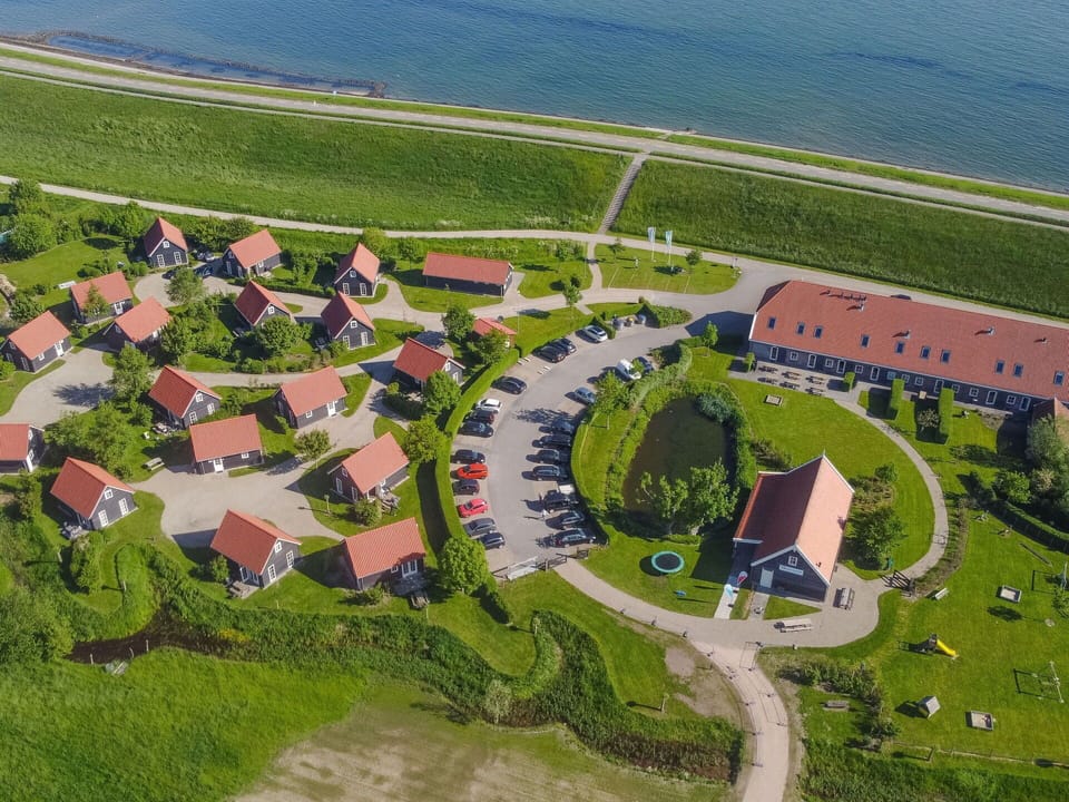 Property, Building, Water, Plant, Land Lot, Urban Design, Architecture, Grass, Thoroughfare, Leisure