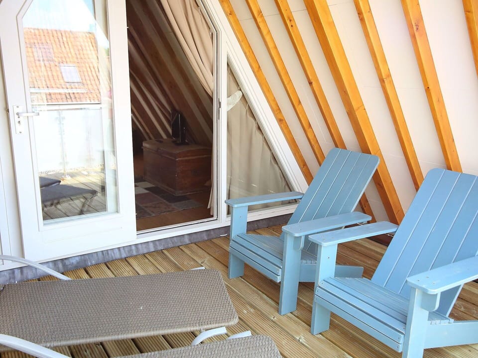 Room, Property, Furniture, House, Floor, Building, Real Estate, Interior Design, Chair, Wood