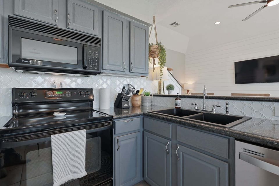 Indoors, Appliance, Microwave, Oven, Kitchen