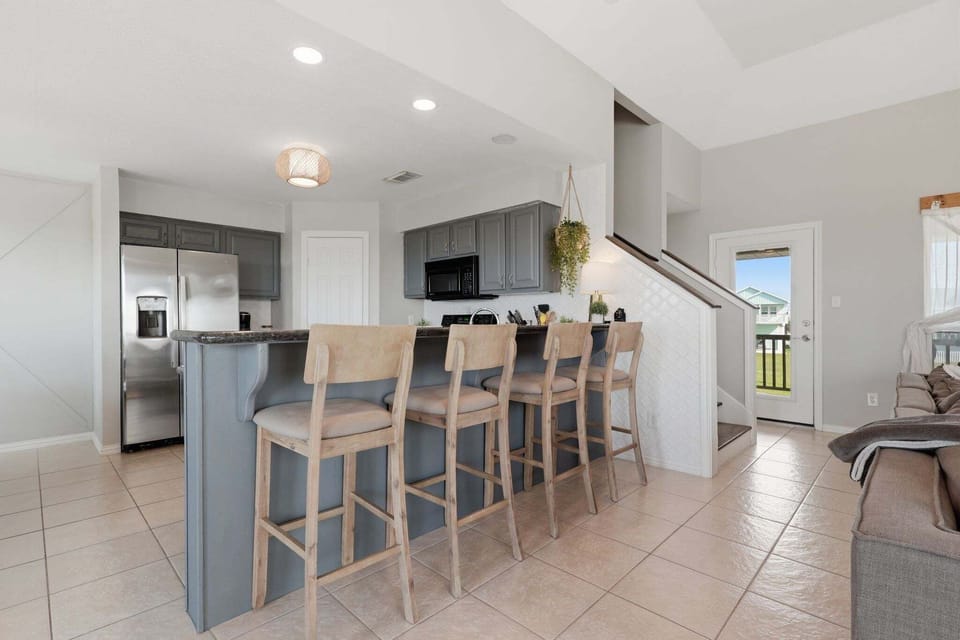 House, 3 Bedrooms | Private kitchen | Coffee/tea maker, fridge, oven, toaster