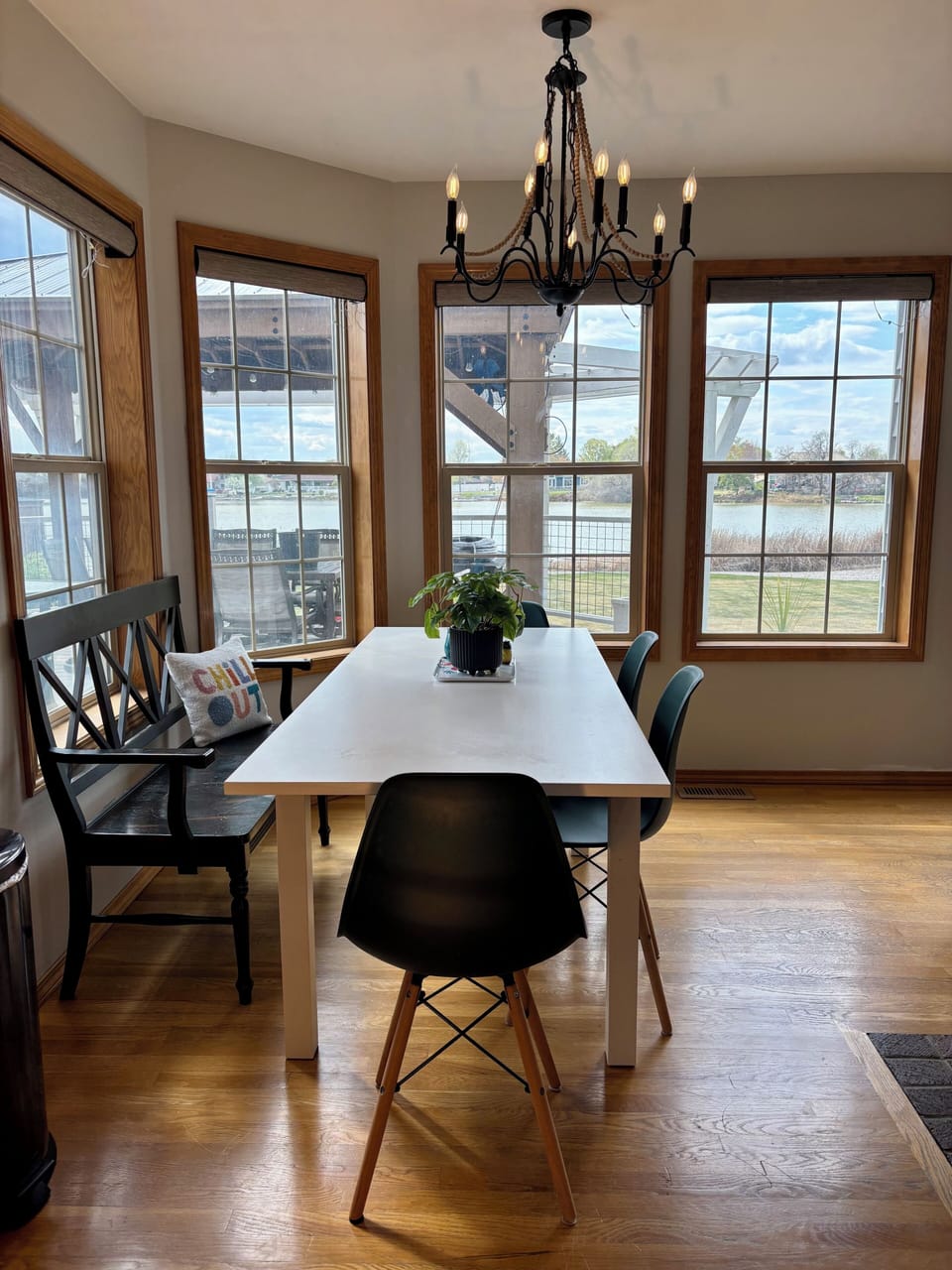 Dining table in kitchen seats 6