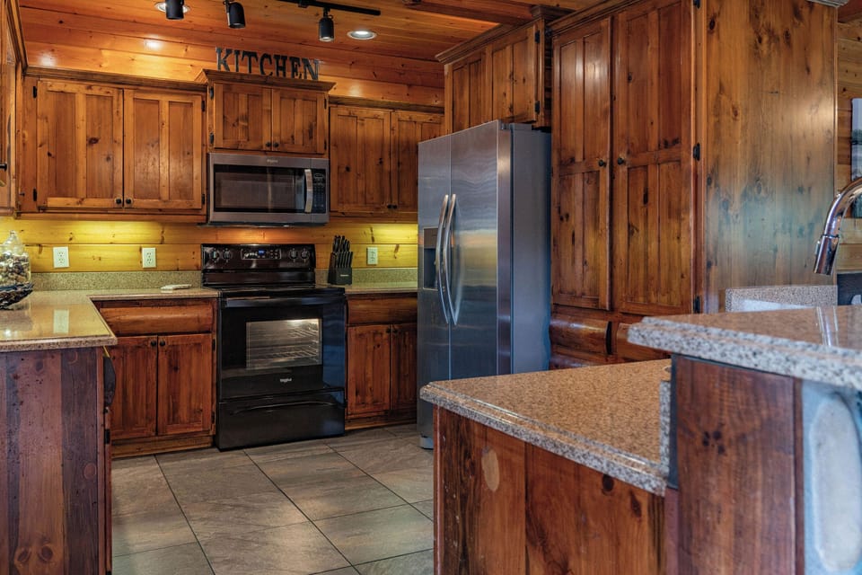 The well-equipped kitchen makes it easy to prepare breakfast before exploring or dinner after a full day in the Smokies.