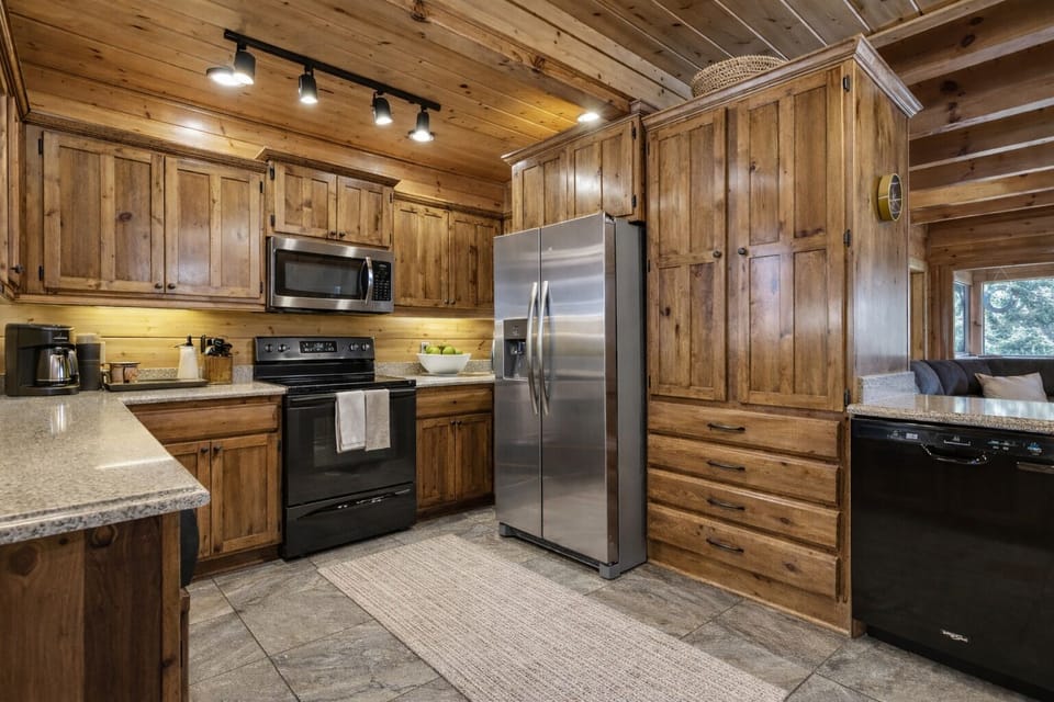 “Fully equipped kitchen with full-size appliances and plenty of space to cook for your group.