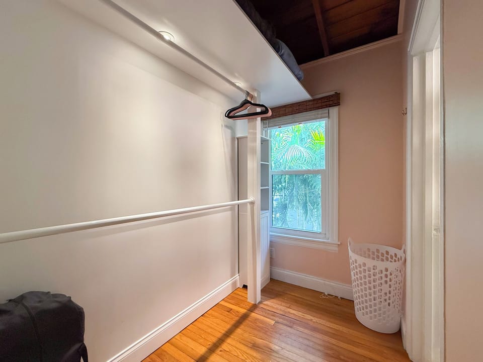 Primary suite: king bed, walk-in closet, en suite shower, smart TV.