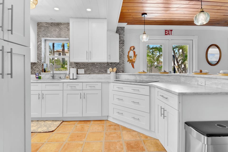 Well-stocked kitchen with an induction cooktop—real cooking, no fuss.