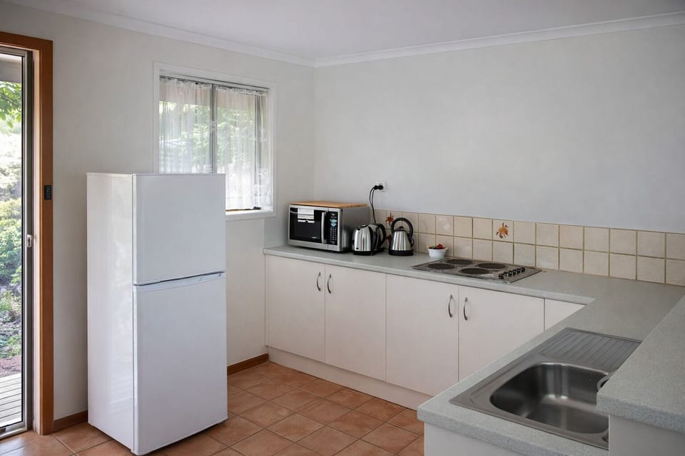 Cabin, 2 Bedrooms, Bay View | Private kitchen