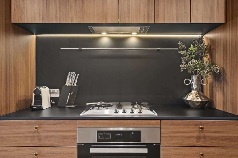Full kitchen