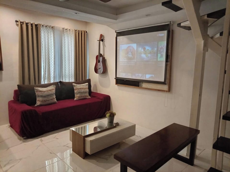 Condo, 1 Bedroom, Pool View | Living room