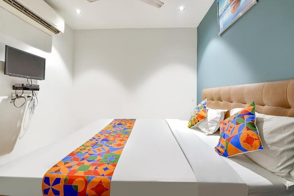 Deluxe Double Room, City View | Desk, laptop workspace, free WiFi