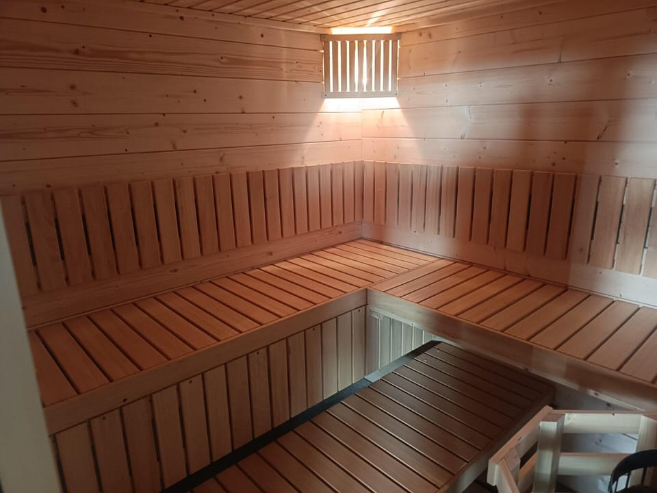 Large Holiday Home, Summer Pool, Sauna, Jacuzzi House in Poland