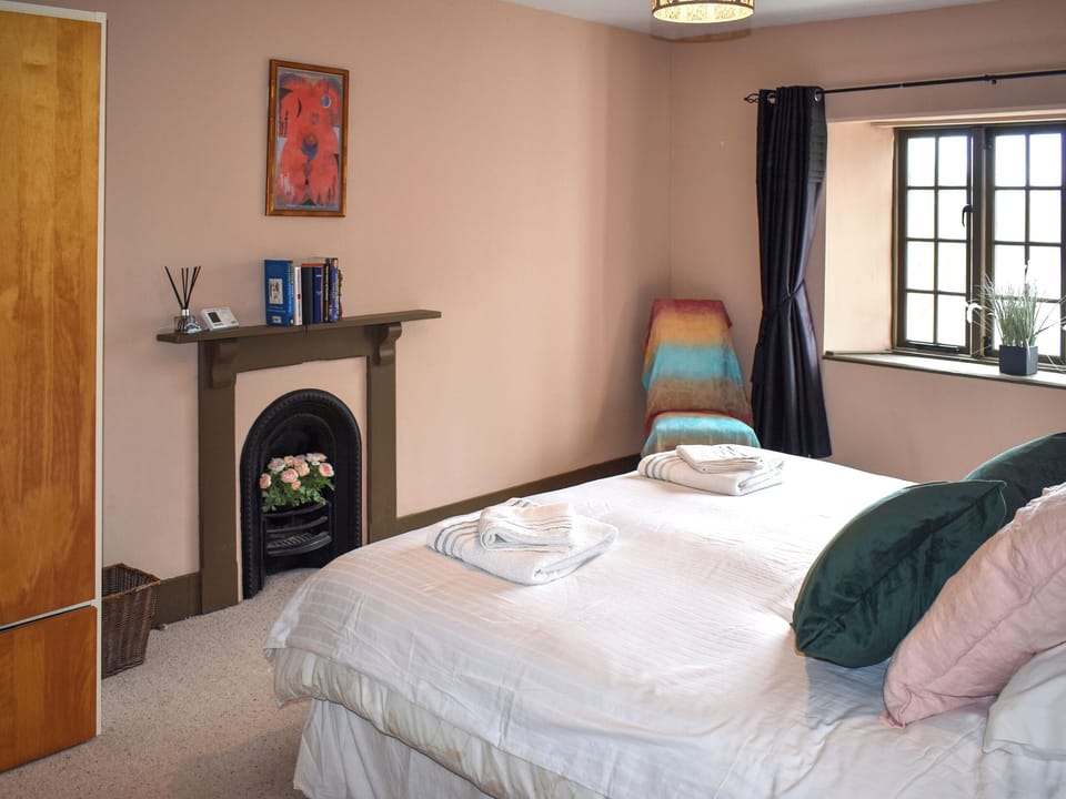 Double bedroom | Little Gubbs, West Buckland