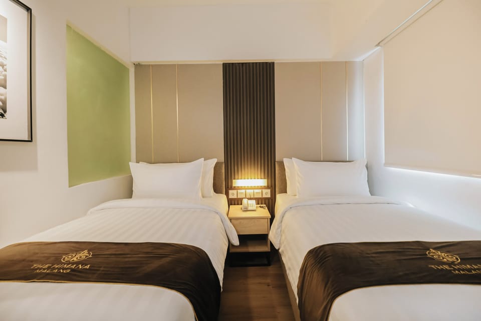 Premier Room, 2 Twin Beds | Desk, laptop workspace, free WiFi, bed sheets