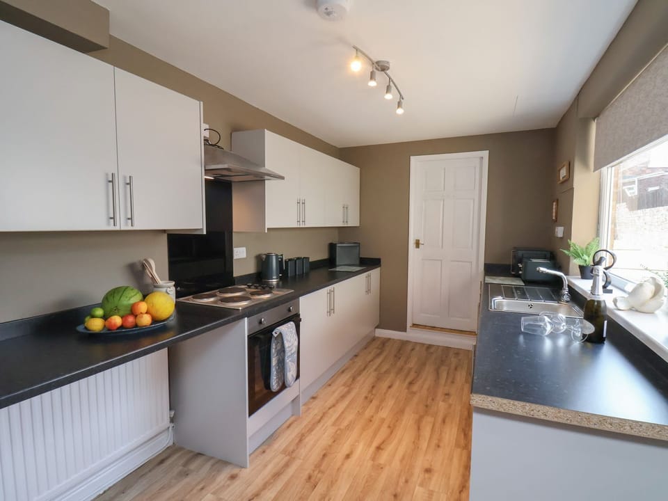 Dishwasher, cookware/dishes/utensils