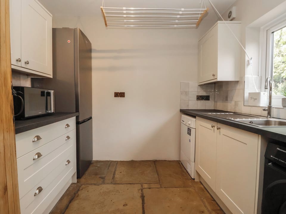 Dishwasher, cookware/dishes/utensils