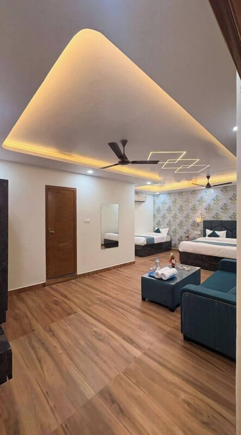 Super Suit Room | Interior