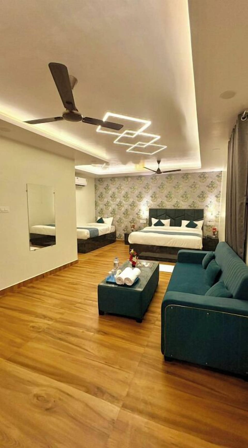 Super Suit Room | Free WiFi