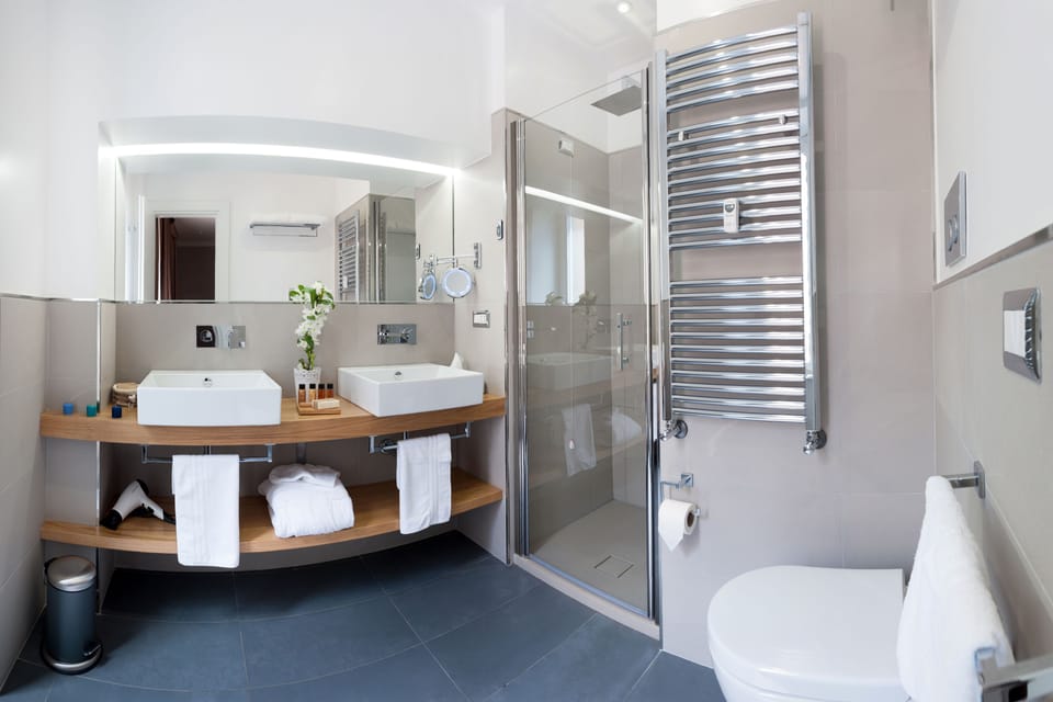Family Junior Suite  | Bathroom | Shower, rainfall showerhead, designer toiletries, hair dryer