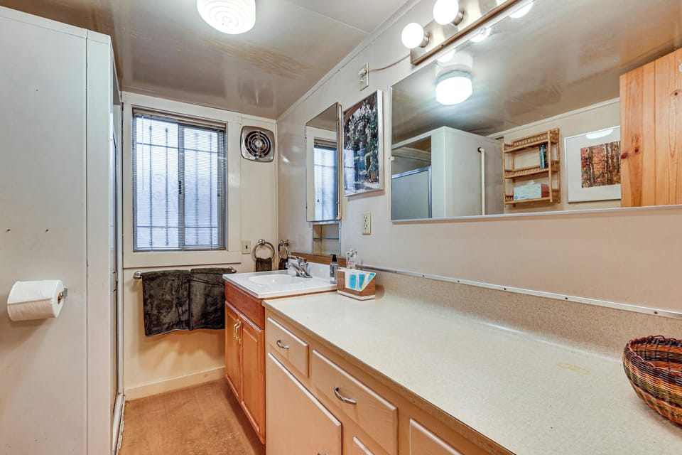 Full Bathroom | 1st Floor