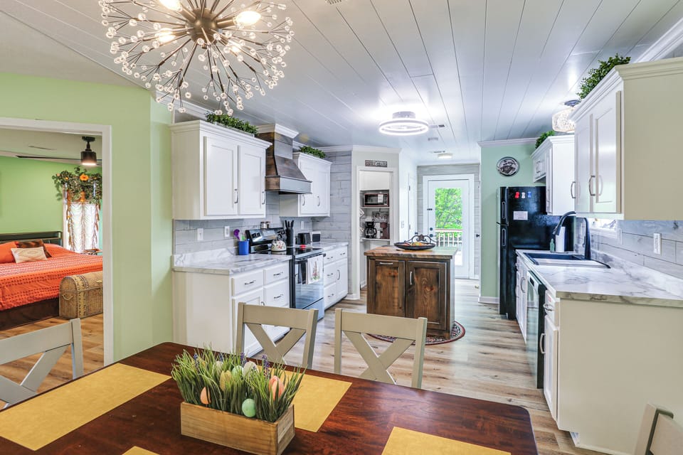 Kitchen | Dining Area | Coffee Maker | Cooking Basics