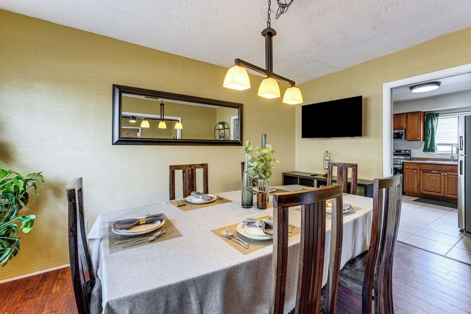 Dining Room | Flat-Screen TV