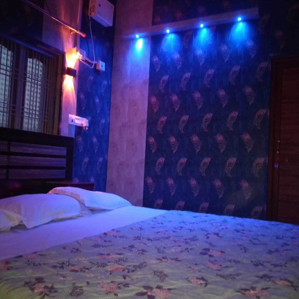 Luxury Room | Rollaway beds, free WiFi, bed sheets