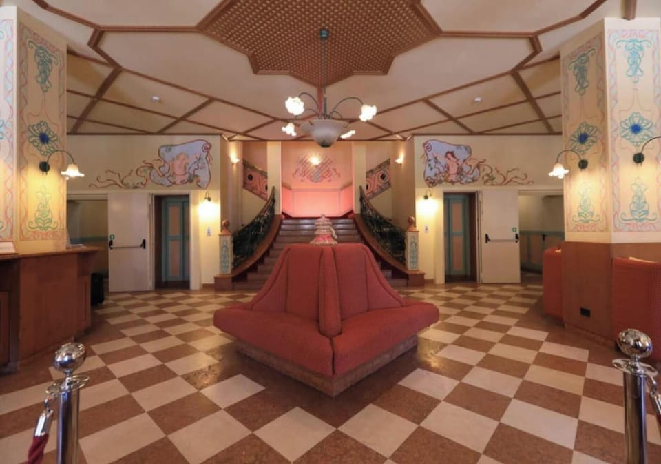 Entrance / Reception