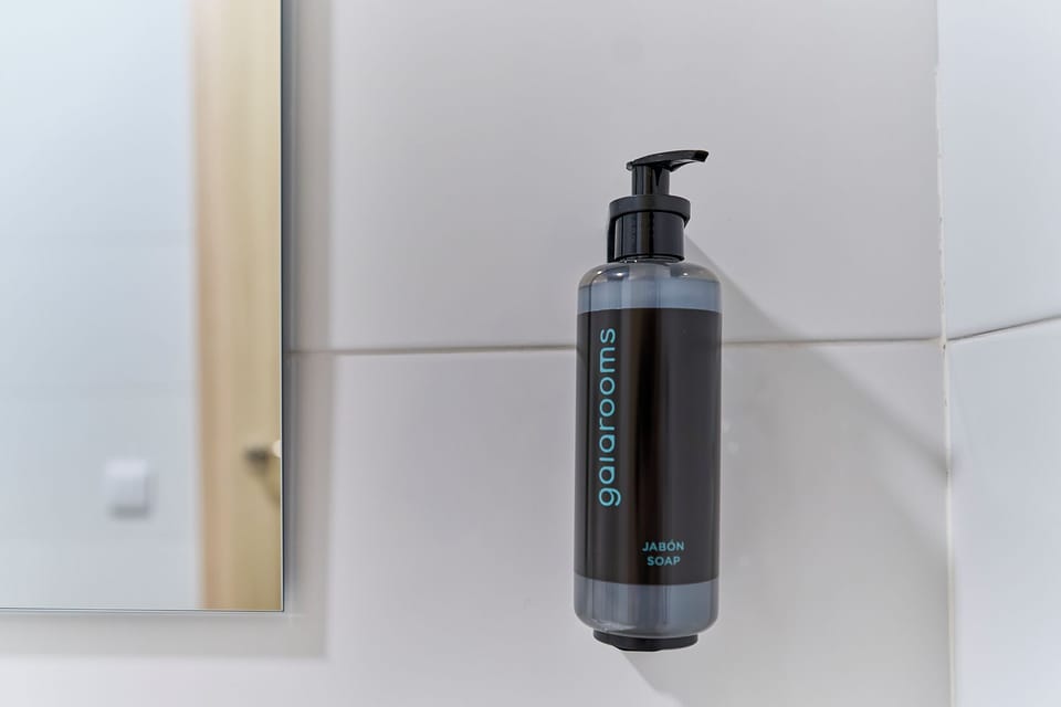 Economy Studio | Bathroom amenities | Shower, hair dryer, towels, soap
