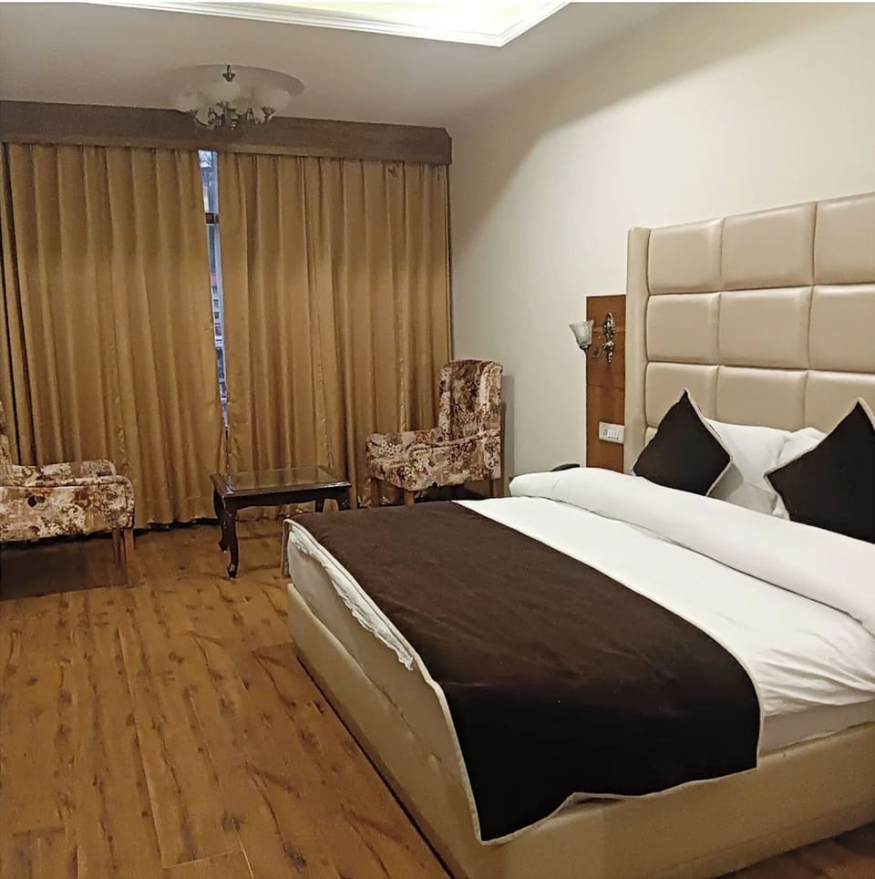 Hypo-allergenic bedding, desk, soundproofing, free WiFi