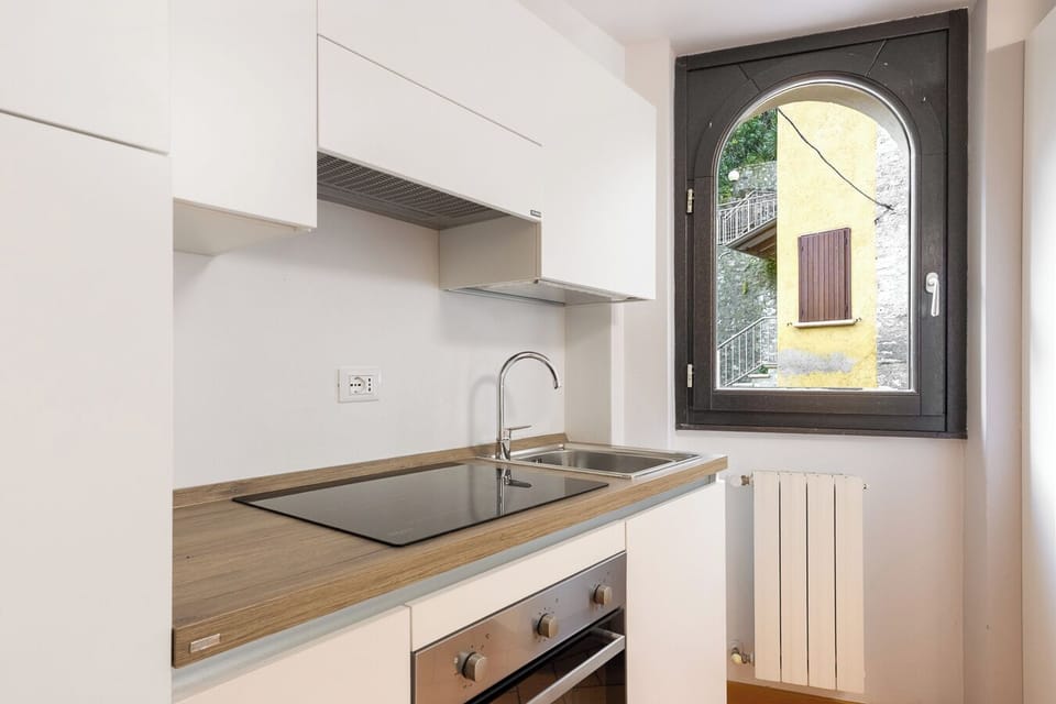 Apartment, Balcony | Private kitchen | Electric kettle