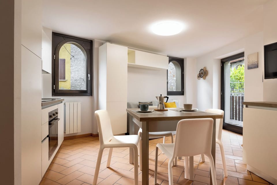 Apartment, Balcony | Dining room