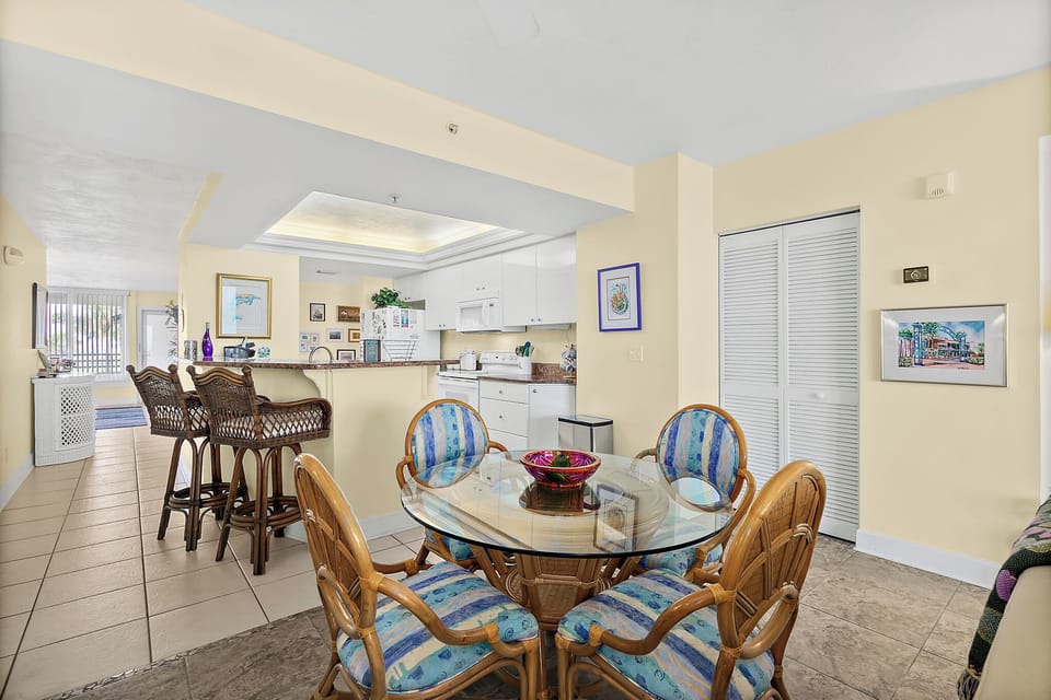 Dining table, looking at the kitchen island bar chairs