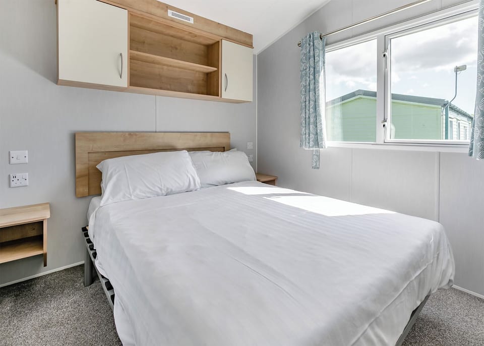 Bedroom, Bed, House