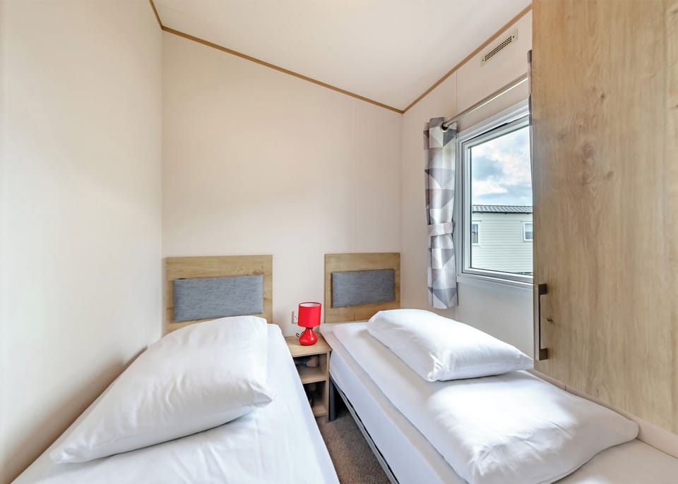 Bedroom, Bed, House