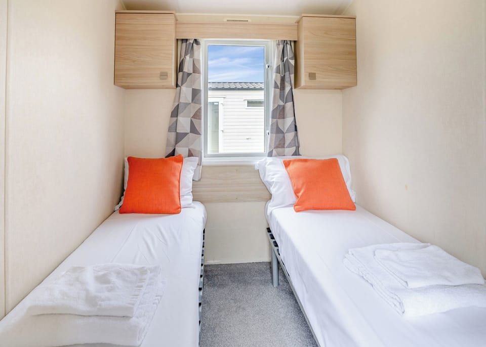 Bedroom, Bed