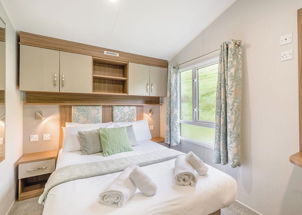 Bedroom, Bed