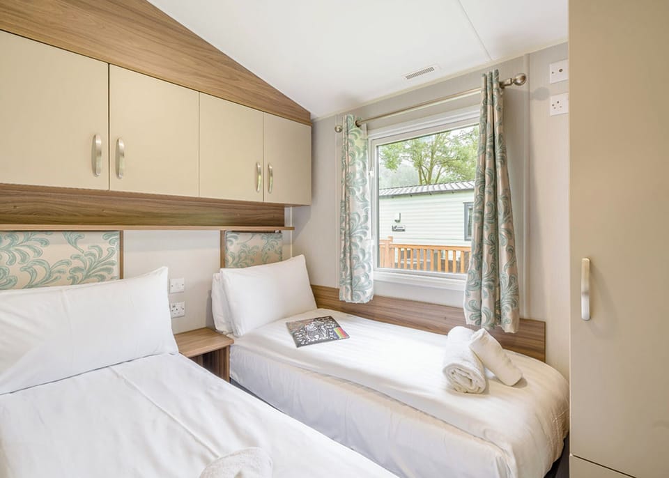 Bedroom, Bed