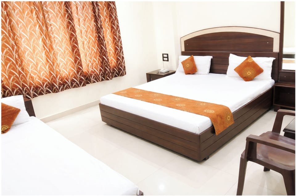 Deluxe Triple Room, Air conditioning | Hypo-allergenic bedding, desk, soundproofing, free WiFi