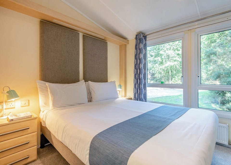 Bedroom, Bed