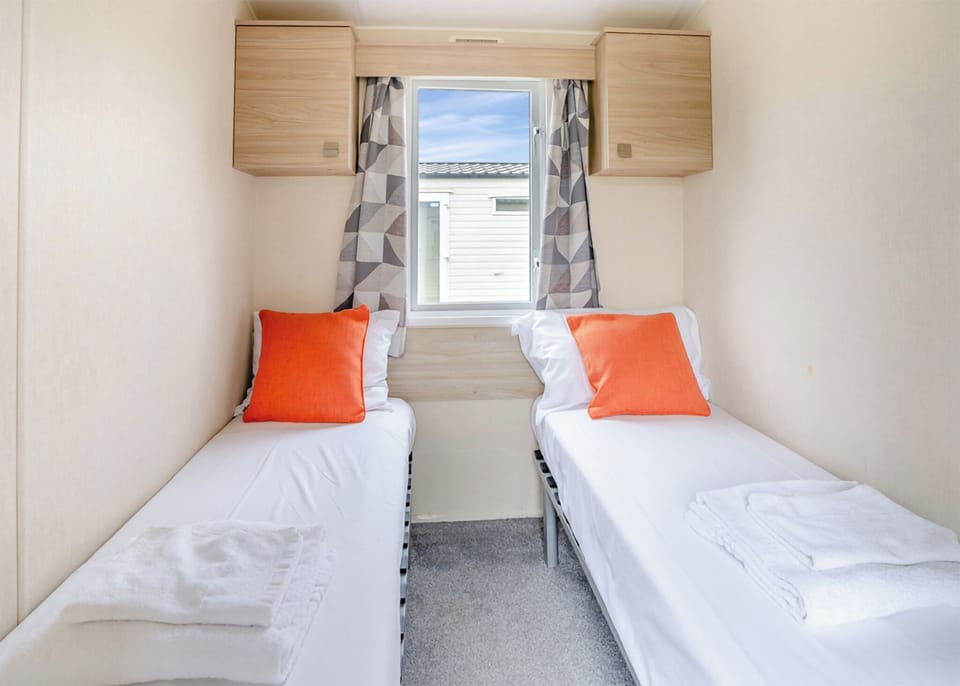 Bedroom, Bed, House