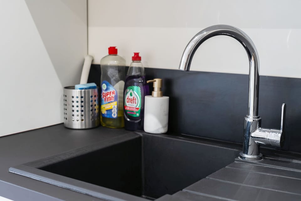 Basic Apartment | Private kitchen | Fridge, microwave, oven, stovetop