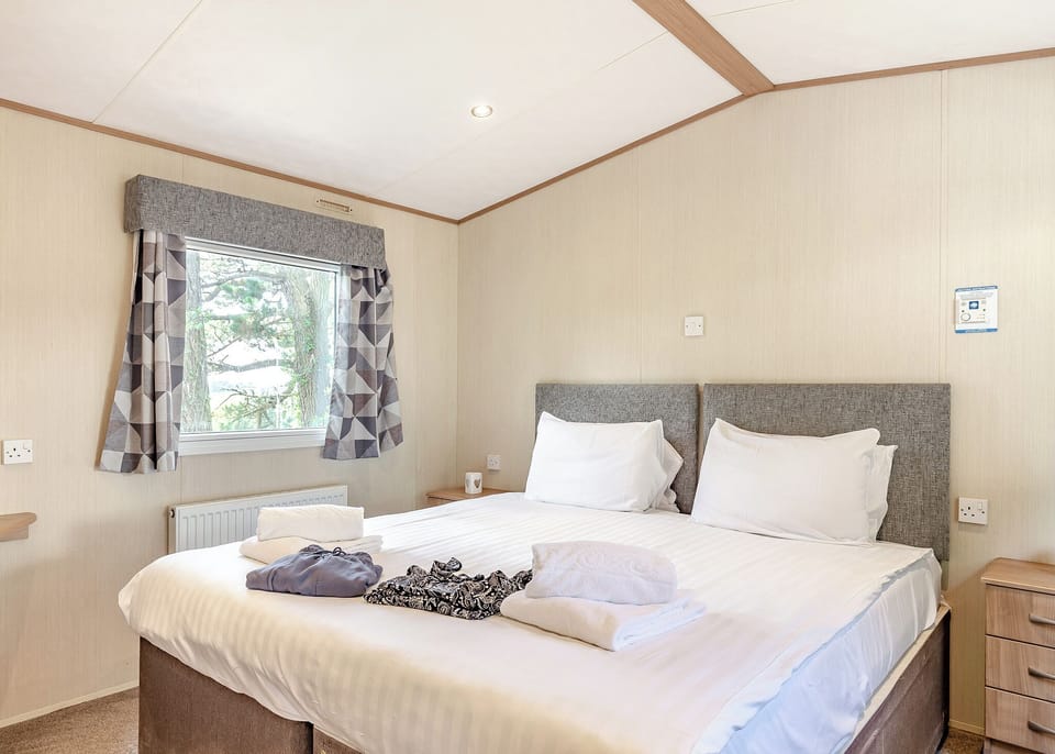 Bedroom, Bed, House