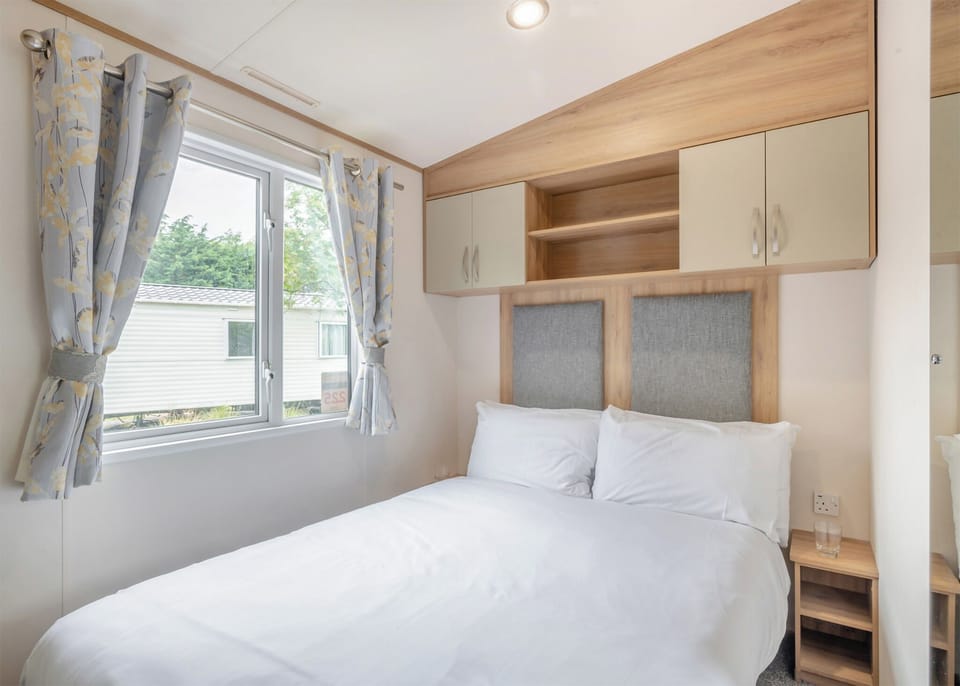 Bedroom, Bed, House