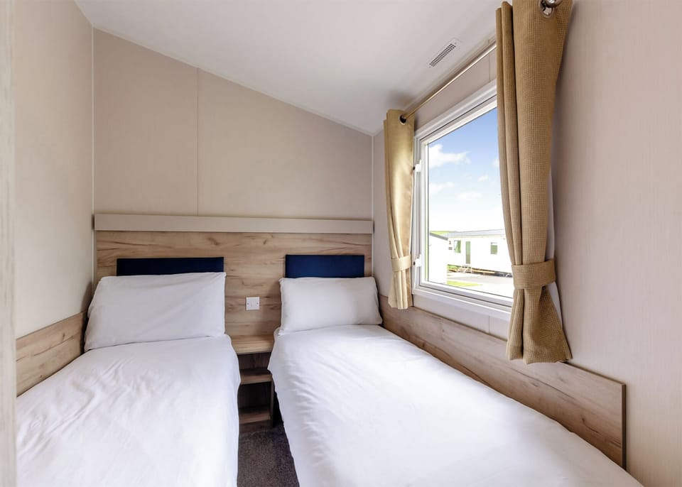 Bedroom, Bed, House
