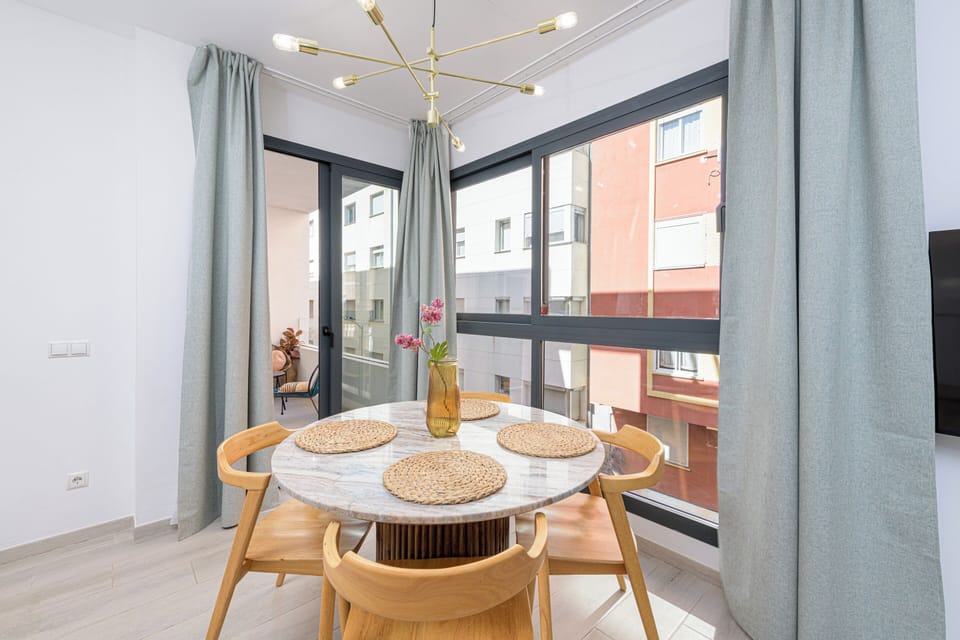 Superior Apartment, 2 Bedrooms, City View | Dining