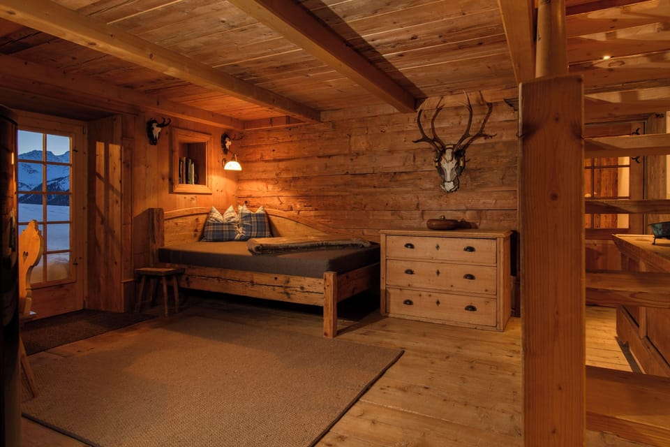 Chalet, 3 Bedrooms, Mountain View | Interior