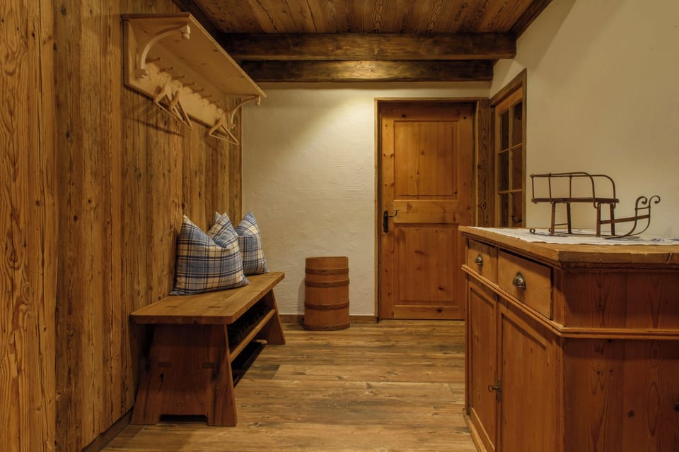 Chalet, 3 Bedrooms, Mountain View | Interior