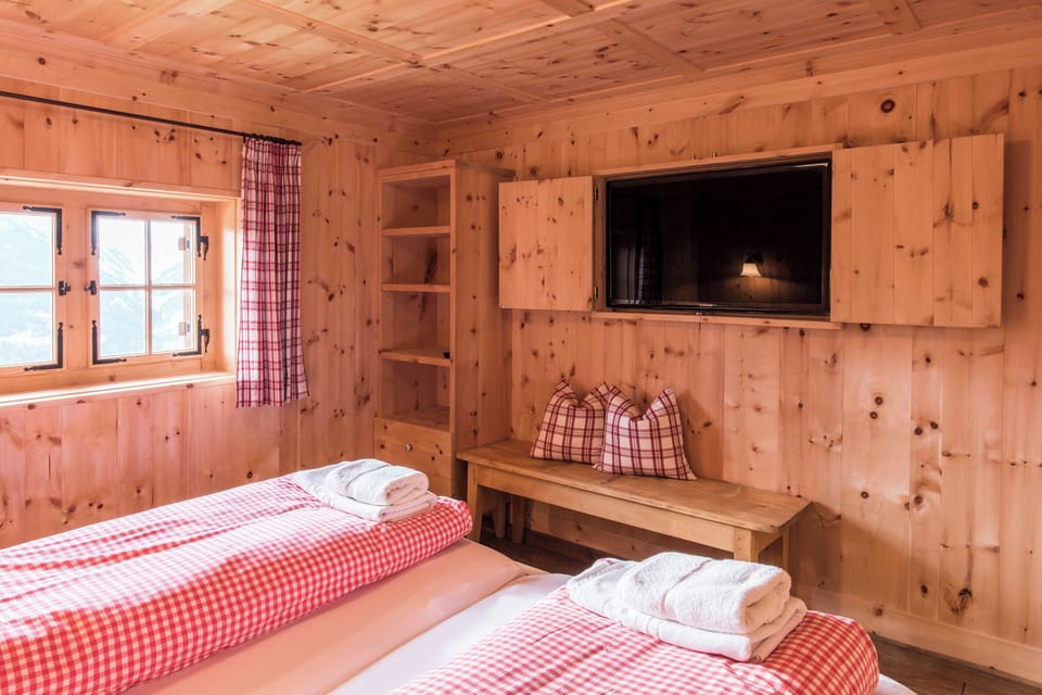 Chalet, 3 Bedrooms, Mountain View | Free WiFi